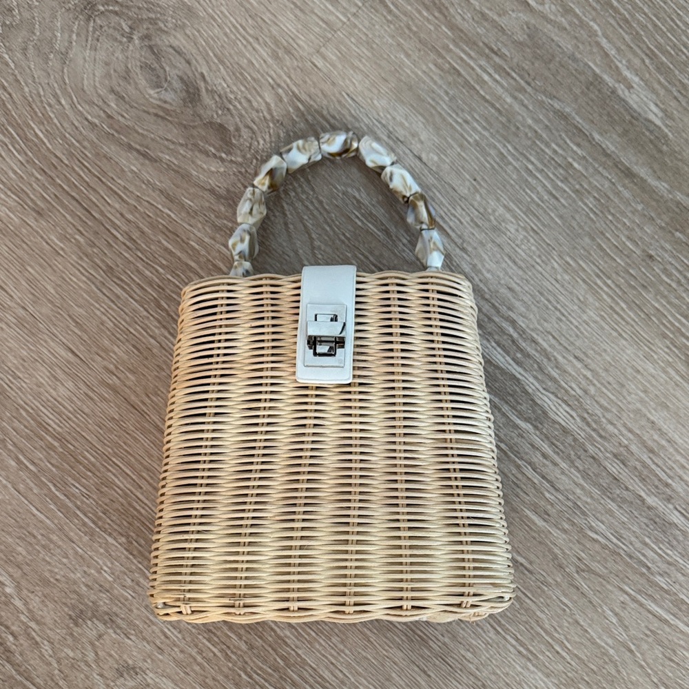 Elegant Tan Woven Handbag